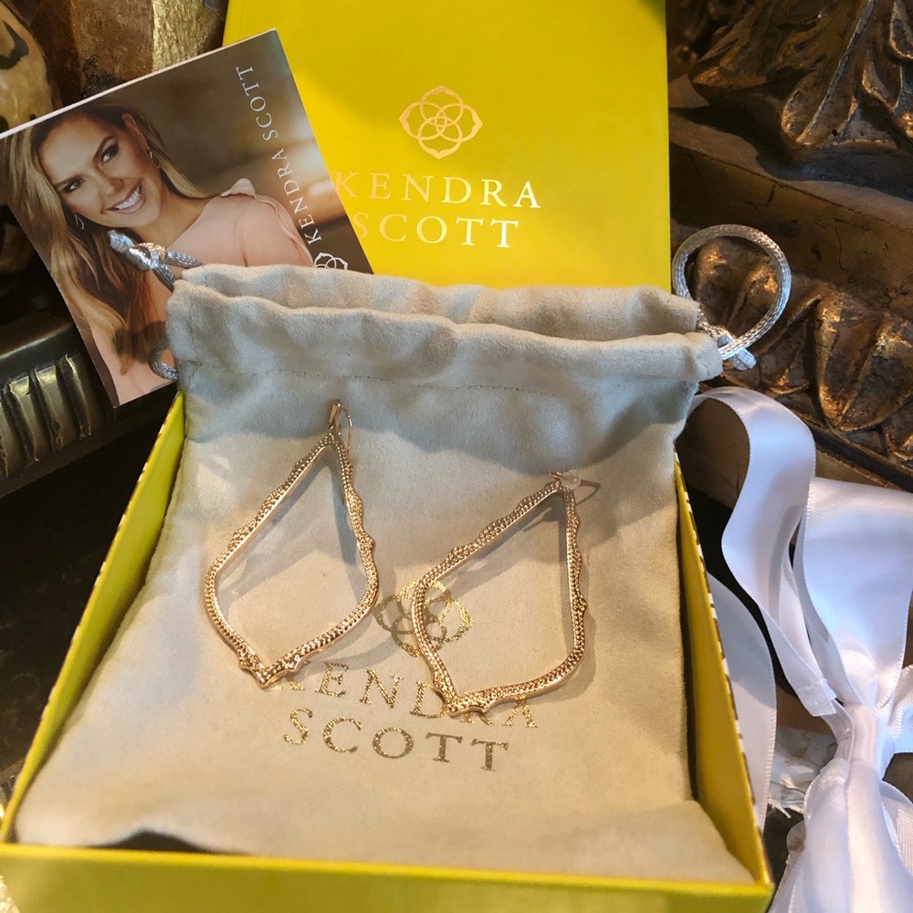 Kendra Scott Sophie Sophee earrings rose gold new